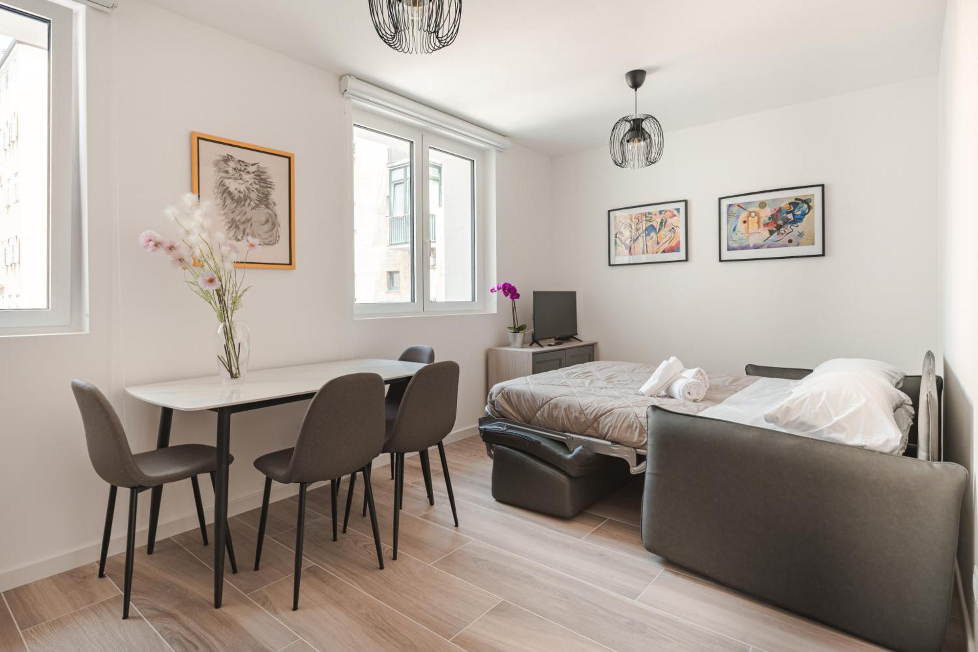 Hurban Anastasio 12 Park Apartment *