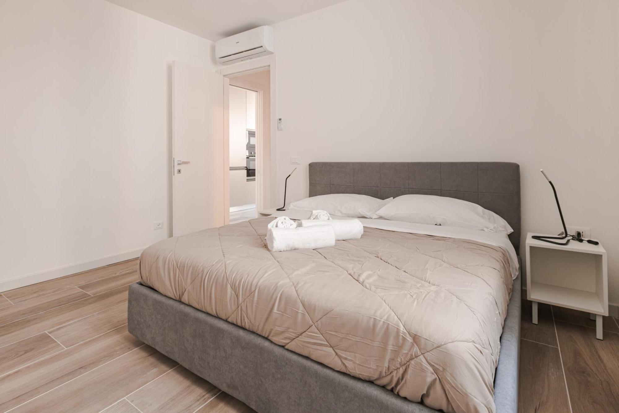 Hurban Anastasio 12 Park Apartment *